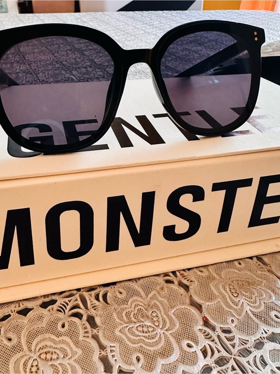 Accessories - Black Oversized Women’s Sunglasses -